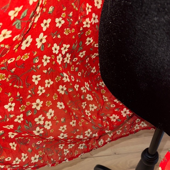 Chic Red Floral Women's Long Sleeve Top - Picture 7 of 14